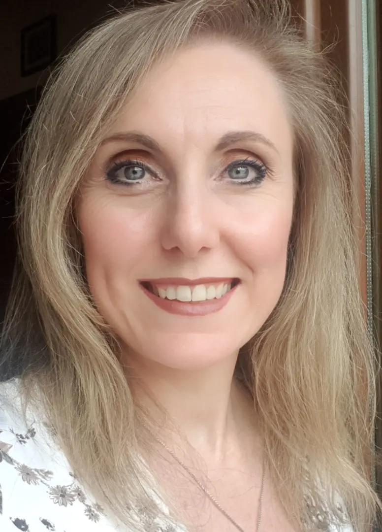 22.05.2020 - Trucco anni 90 toni di beige e marrone
