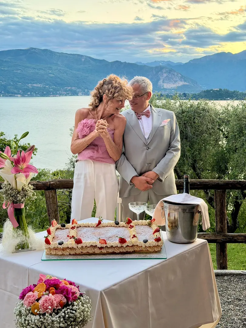 Un matrimonio puo' esserci a tutte le eta' come nel caso di Laurence e Pierre a Laveno Mombello