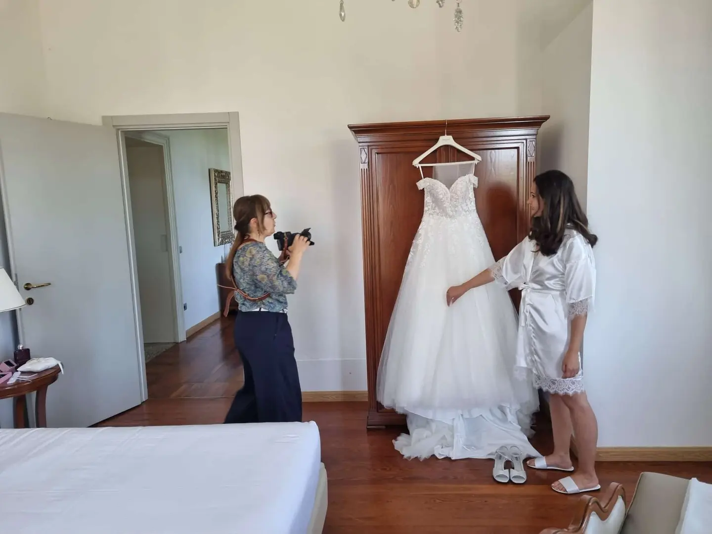 Debora con i fotografi
