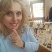 Sono pronta! E tu? Chiamami o scrivimi per prendere un appuntamento e chiacchieriamo di cura della pelle, bellezza e benessere.